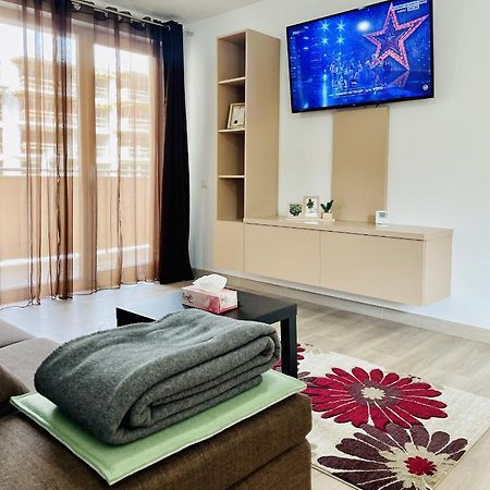 Апартаменты Mountain Crib In Urban Plaza W. Parking & Netflix Брашов Экстерьер фото